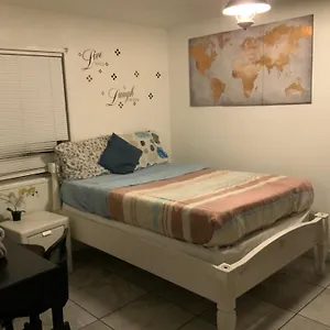The Yellow Penthouse Llc Homestay