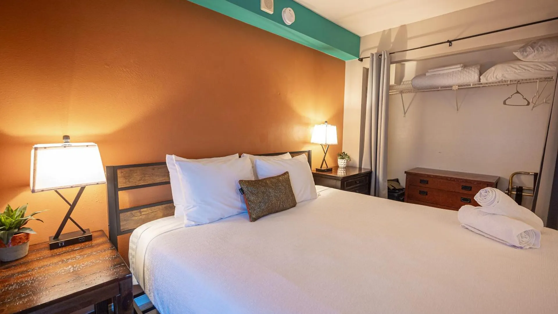 Staytogethersuites 760 Las Vegas